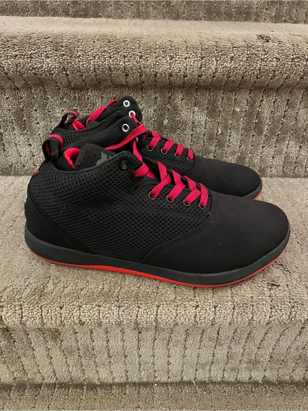 EUC Strike Mvmnt (Strike Movement) Chill Pill Mid in Phantom/Red. M 9 W 10.5